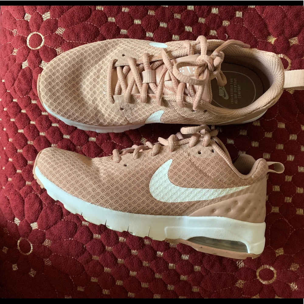 Women’s Nike Air Max size 6